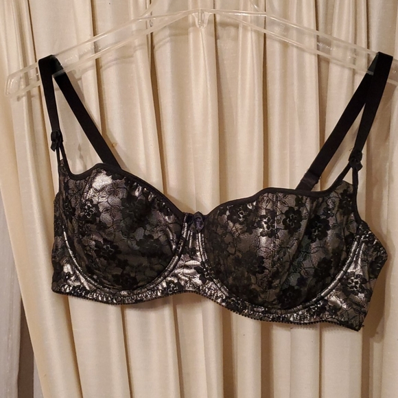 Other - 42D Silver and black lace bra NWOT